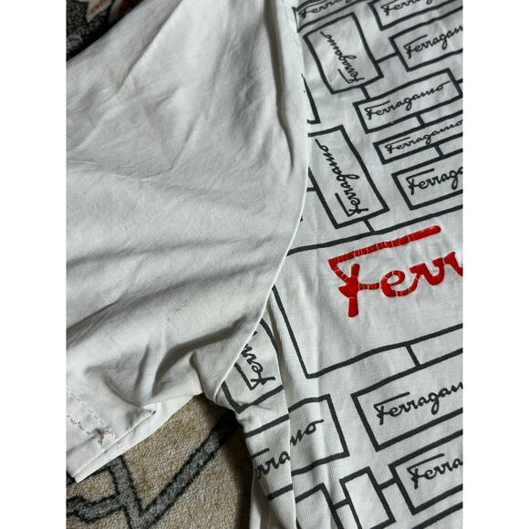 Vintage Salvatore Ferragamo Spell Out Graphic T-shirt Size Large *See Pictures* - Picture 7 of 13